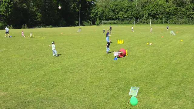 Sportfest - Stationen am Fußbalparcour