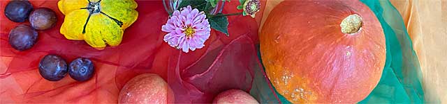 Kalenderbild Erntedank mit Kürbis, Äpfel, Trauben