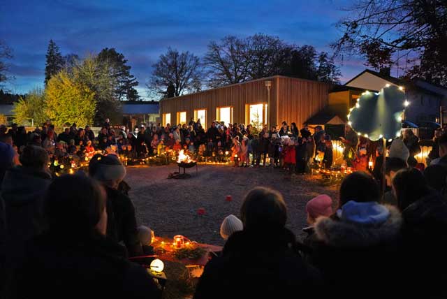 Alle fünf Gruppen in großer Runde