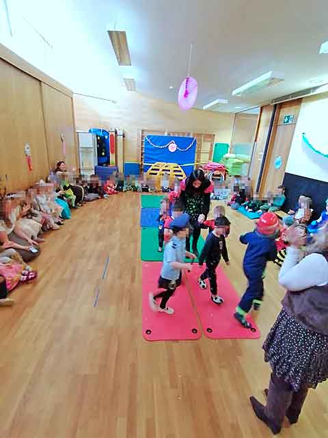 Laufsteg-Fasching im Mehrzweckraum