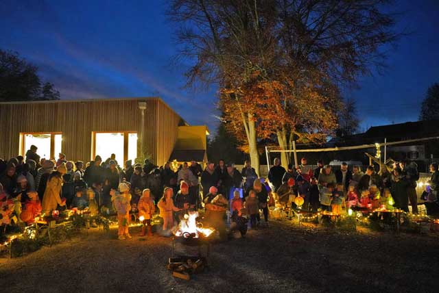 Lichtertanz der Kinder beim Sankt Martinsfest im Kinderhaus 2025